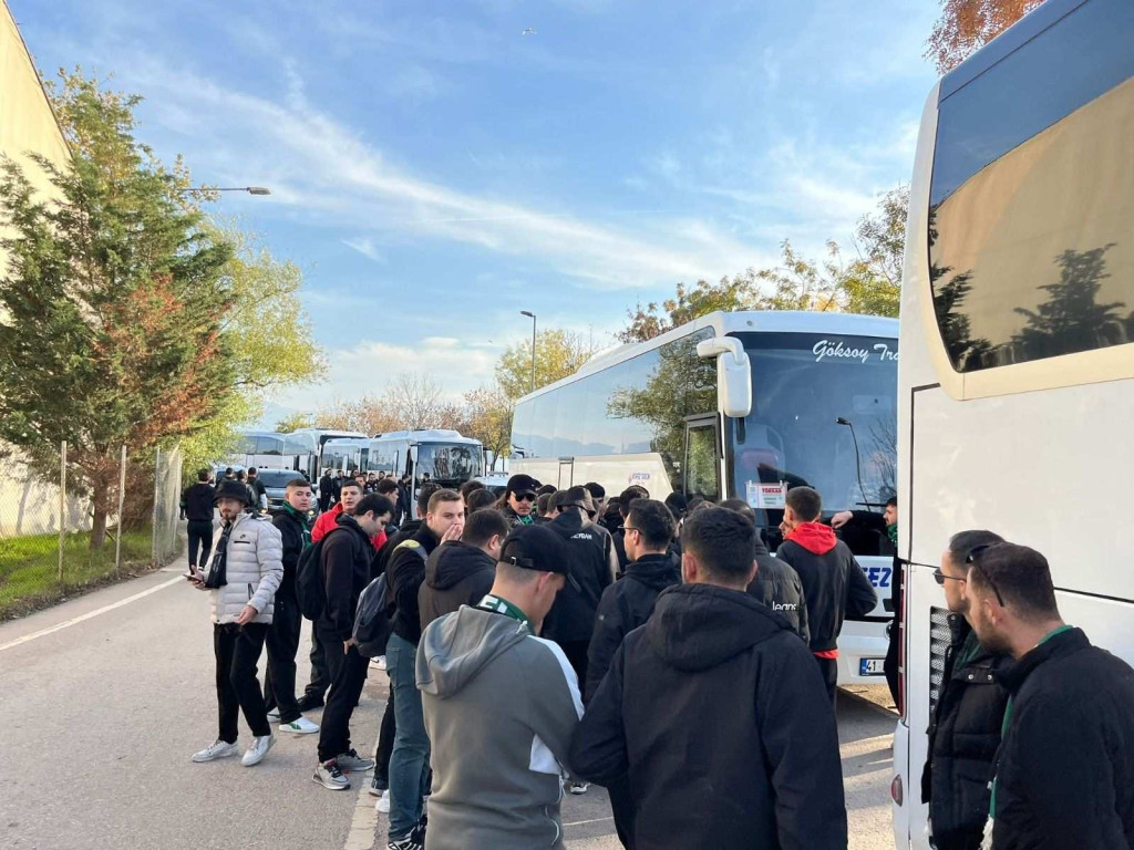 Taraftarlar Ncity'de toplanıyor