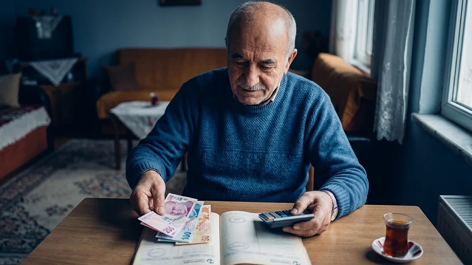 Emekliye her ay 8 bin TL’lik yeni destek!