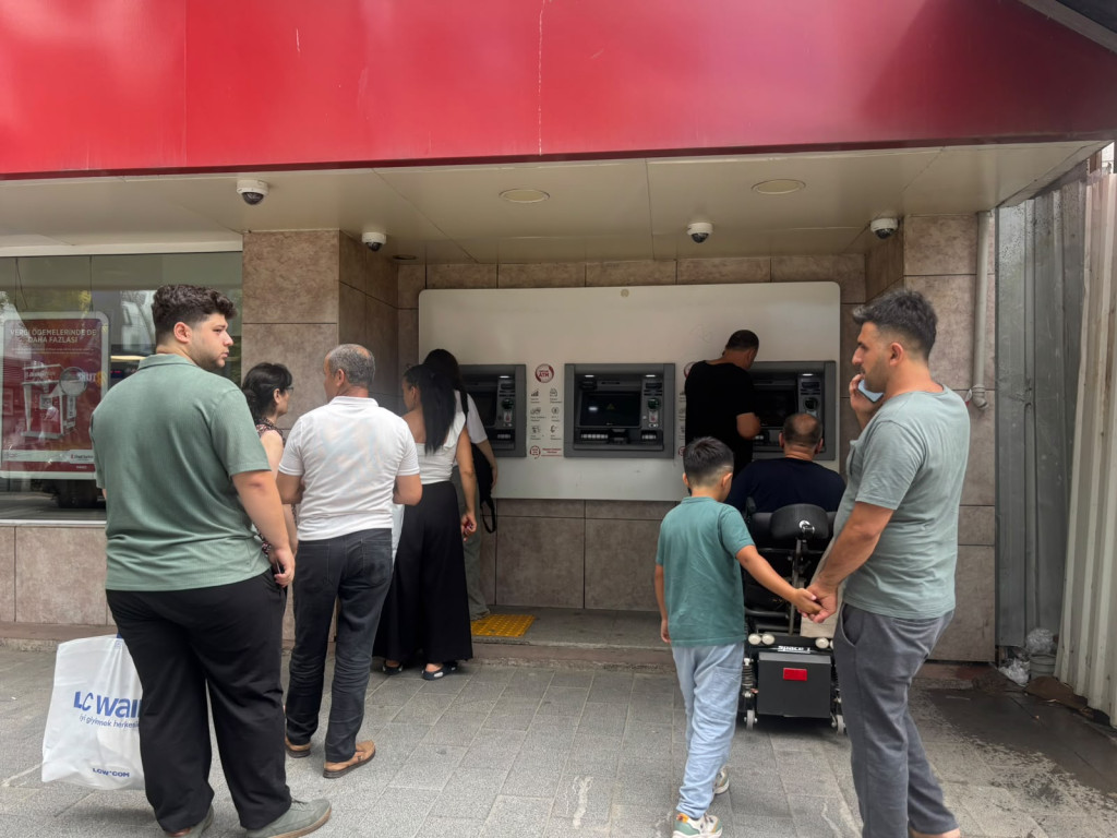İzmit’te ATM’ler doldu taştı!