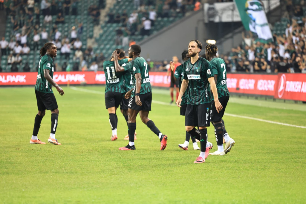 Sousa tribünleri salladı!