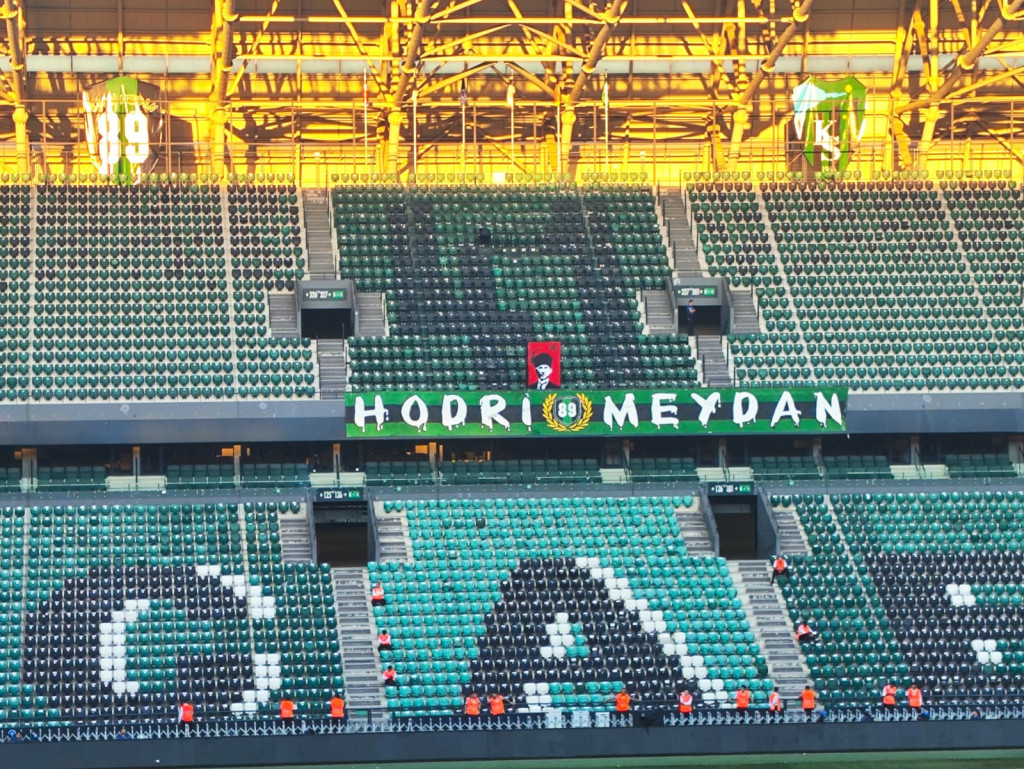 Kocaeli Stadı’na LED panolar konuldu, tek pankart kaldı!