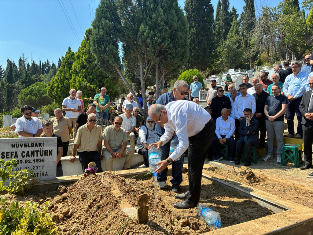 Rektör Cantürk’ün annesi son yolculuğuna uğurlandı!