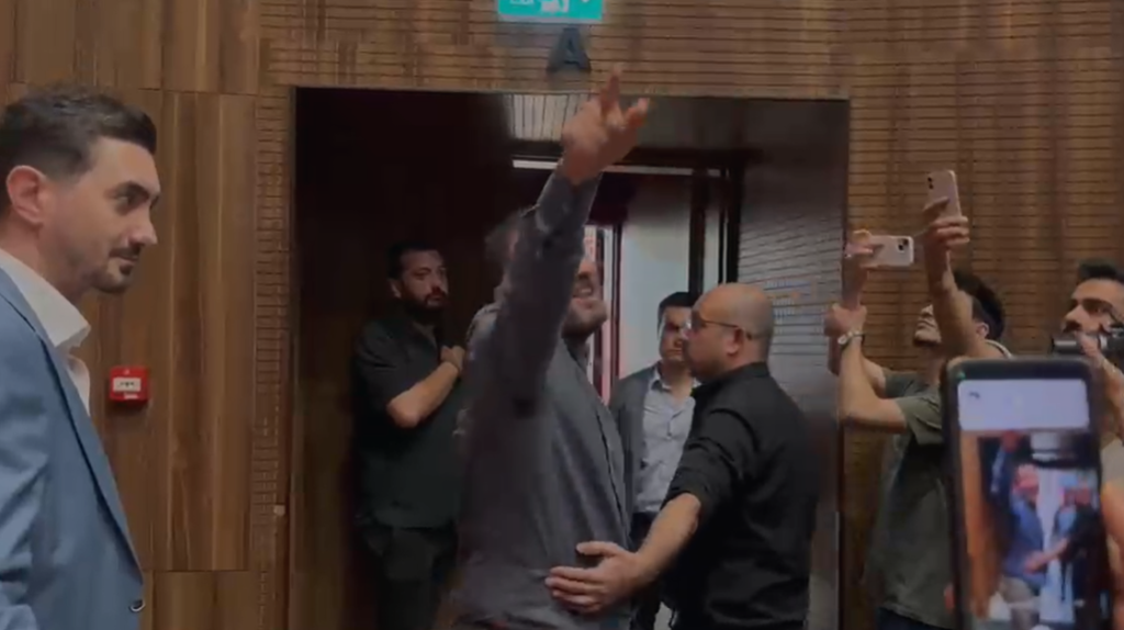 Yeni Partililer meclisi terk etti! Büyükakın tepki gösterdi
