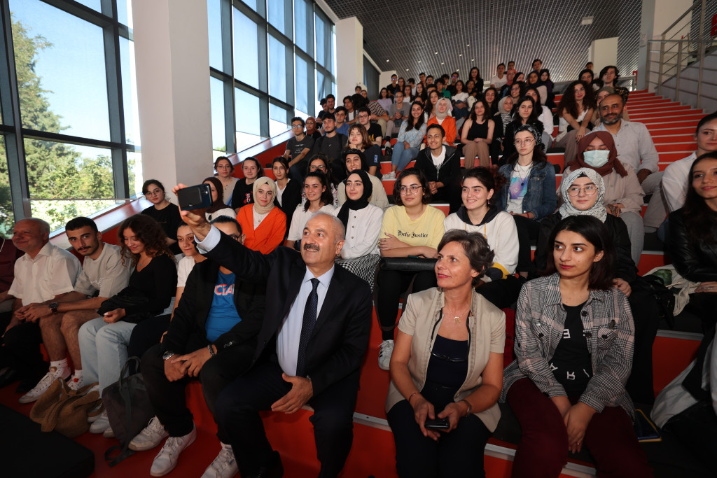 Kocaeli'nin o ilçesinde öğrencilere 12 bin TL!