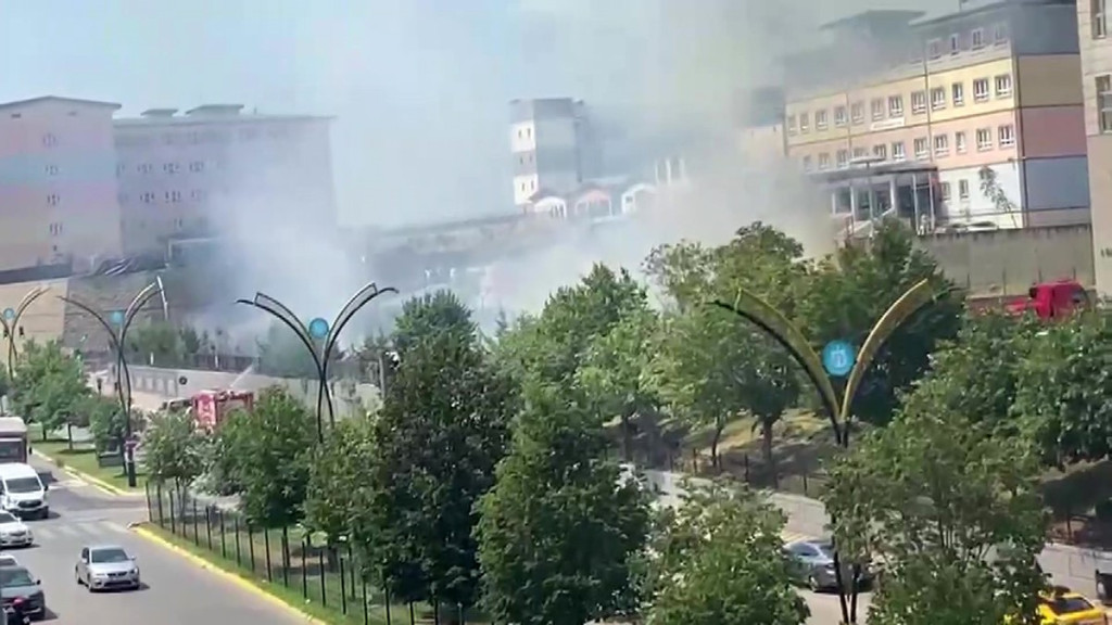 Kocaeli'de adliye bahçesinde yangın çıktı