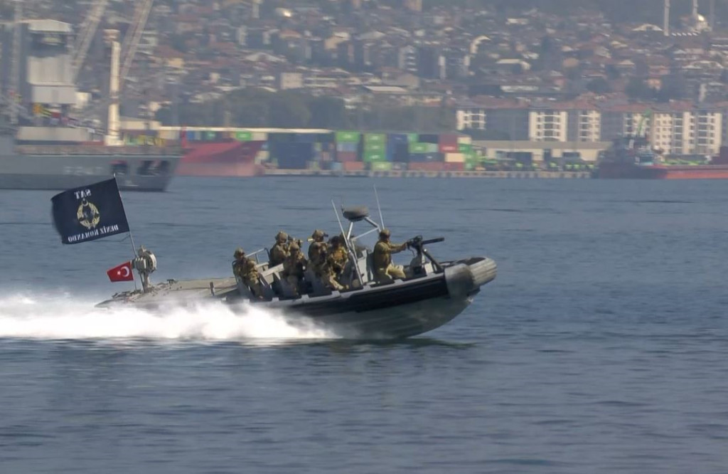 Kocaeli'de komandolardan nefes kesen gösteri