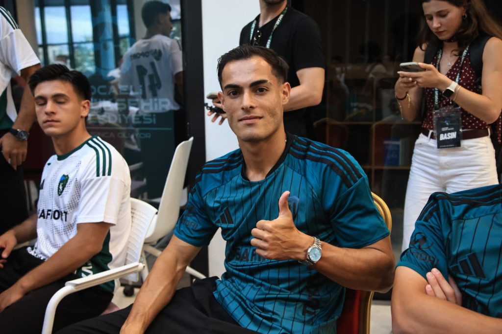 Metehan Altunbaş Kocaelispor forması giydi!