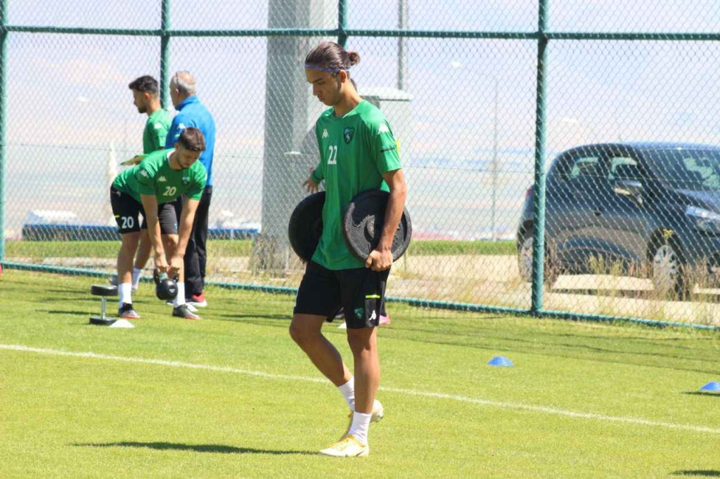 Kocaelispor’un eski futbolcusuKandıra’da devam ediyor