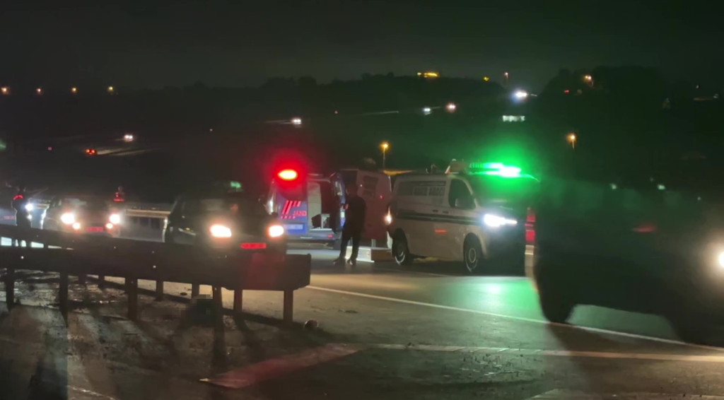 Kocaeli'de feci kaza! Bariyerlere çarptı