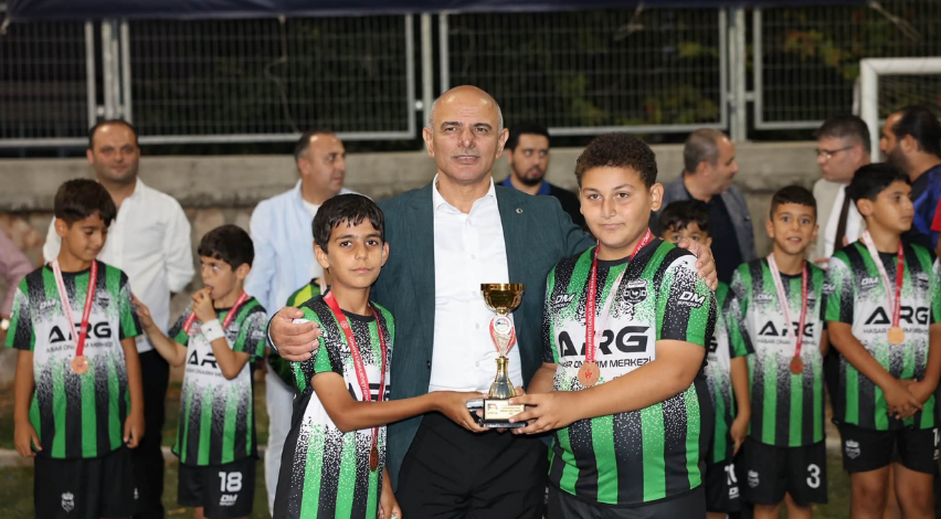 Kupa ve madalyalar Şener Başkan'dan!