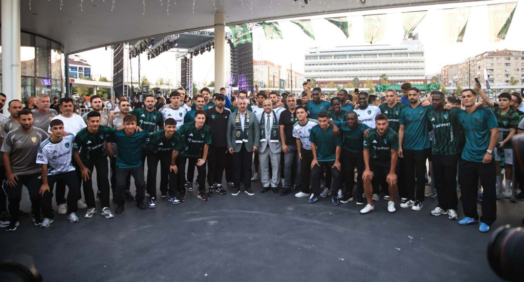 Kocaelispor taraftarı halkın takımını coşku içinde bekliyor!