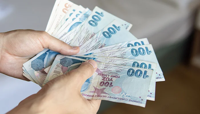 Yolda bulduğu paranın sahibi çıkmayınca bağış yaptı