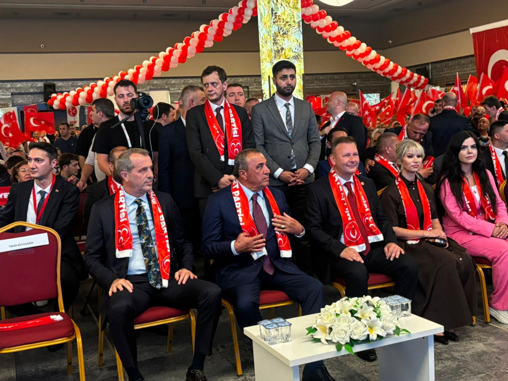 Antikkapı’da Türk bayrakları sallandı