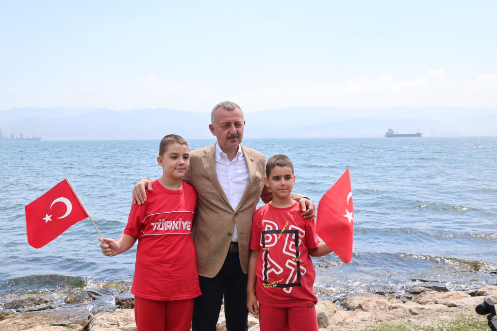 Kocaeli’de göğsümüz kabardı! Donanma Körfez’den geçti