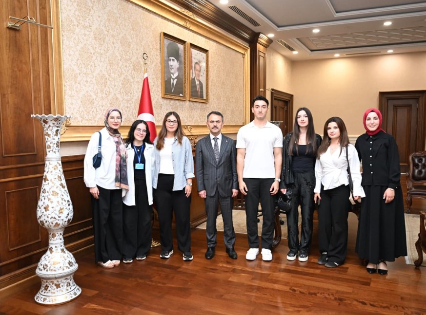 Ulusal Staj Programı öğrencilerinden Vali’ye ziyaret
