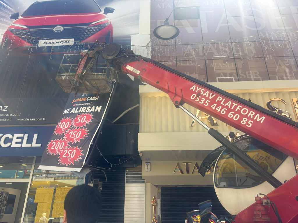 İzmit’te esnaf dükkan açamadı!