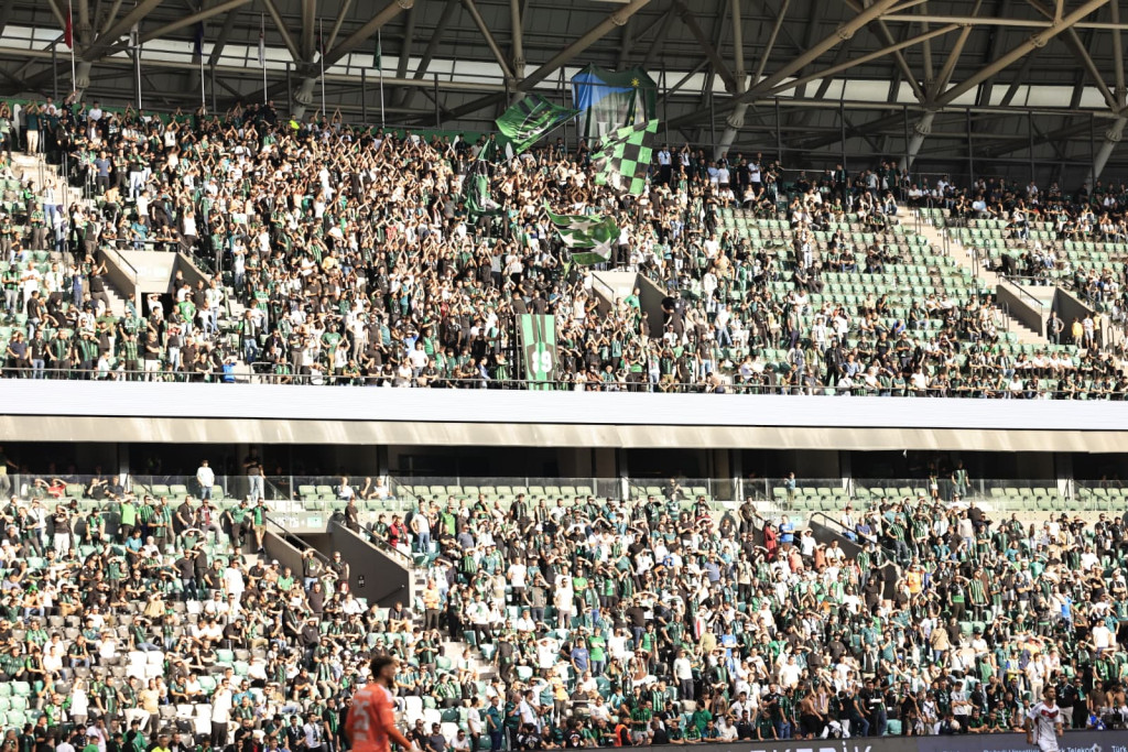 Kocaelispor Gaziantep FK maçını kaç kişi izledi?