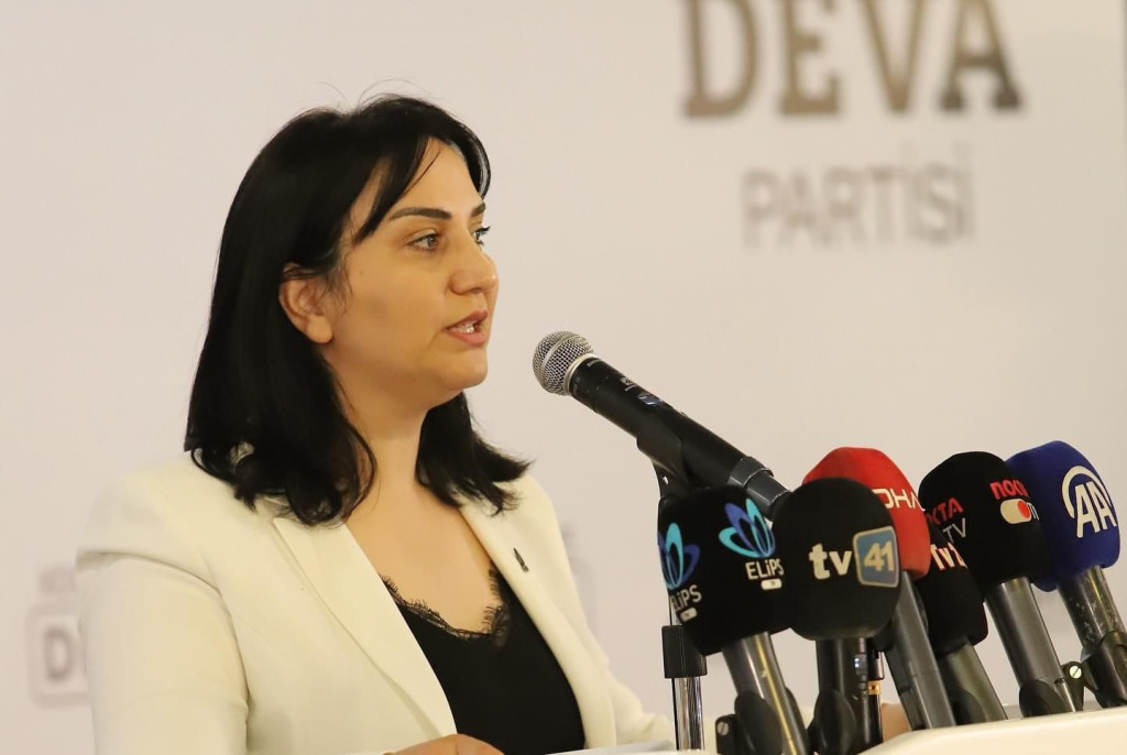 DEVA Partili Sudan:“Kadının ne giyeceğine devlet karar veremez”