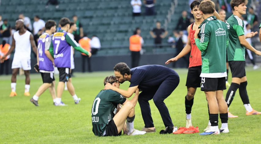 Selçuk İnan alnından öptü! 