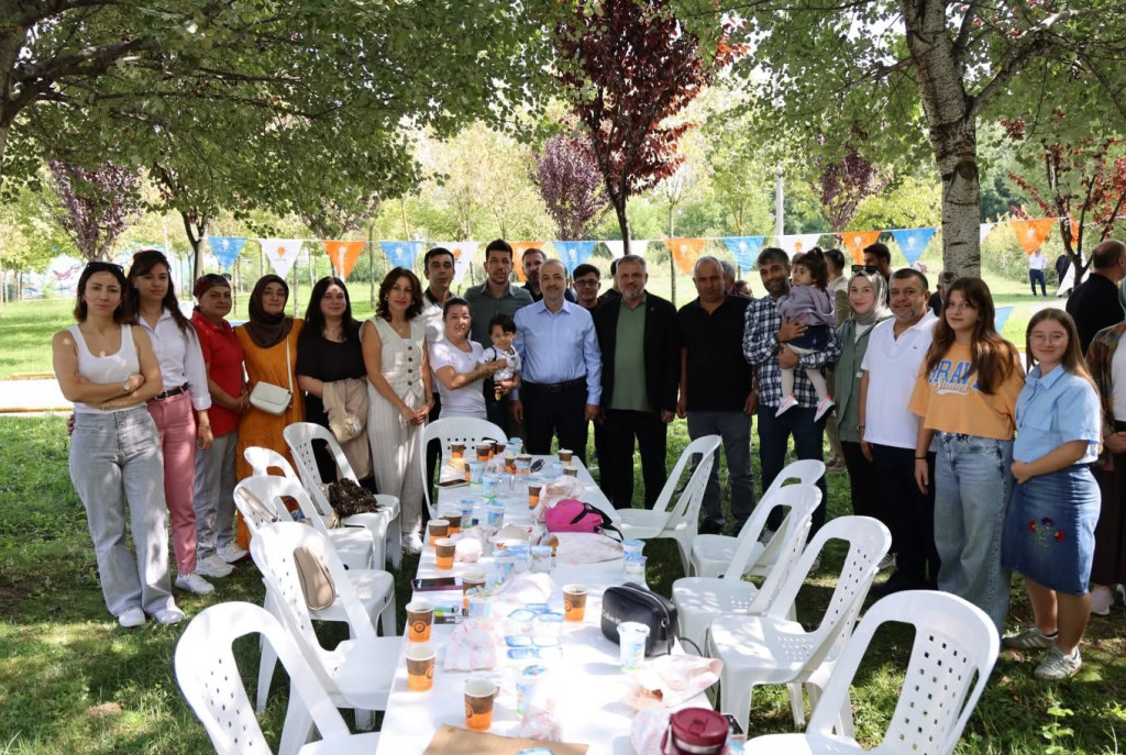 AK Parti İzmit piknikte buluştu