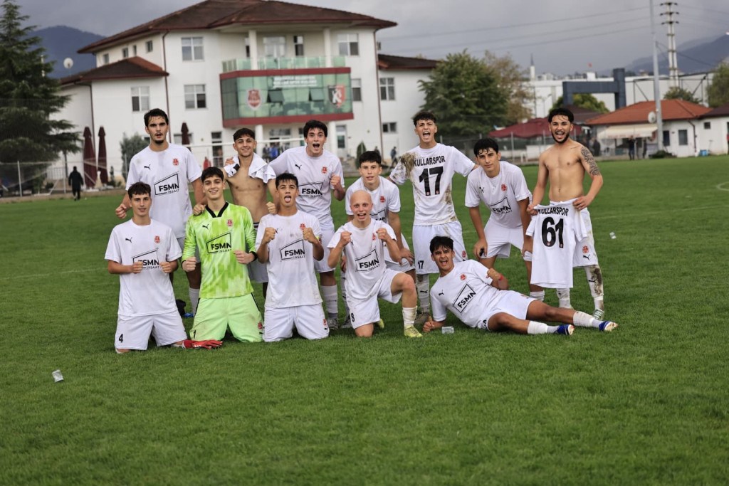 Kullarspor U-19 fırtına gibi
