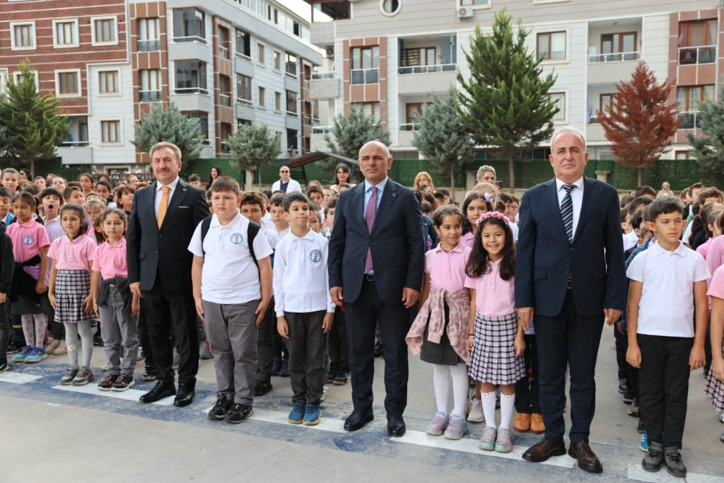Başkan Söğüt yenilenen okul kantinini inceledi