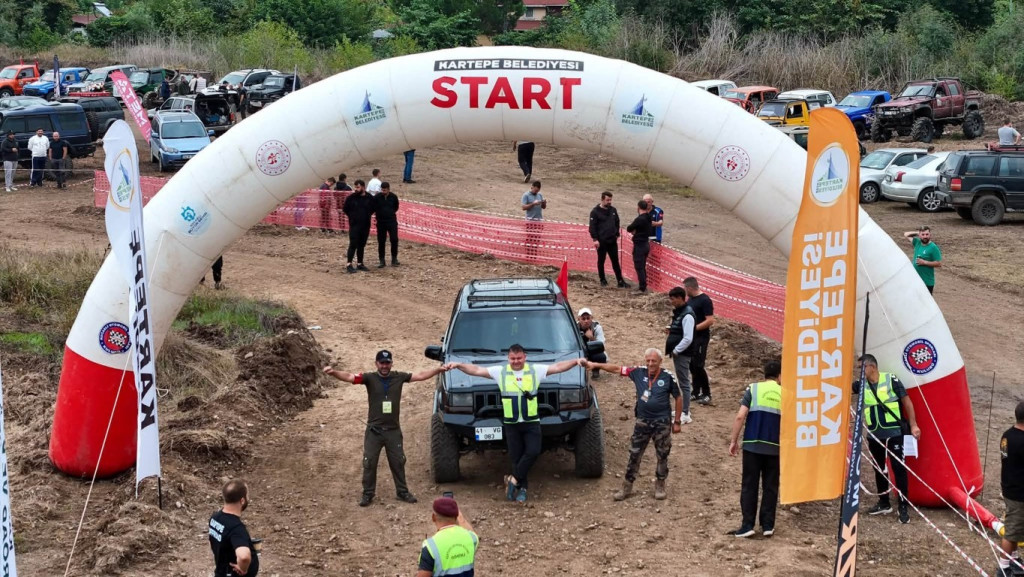 Kartepe’de off-road tutkunları zorlu parkurlarda yarıştı