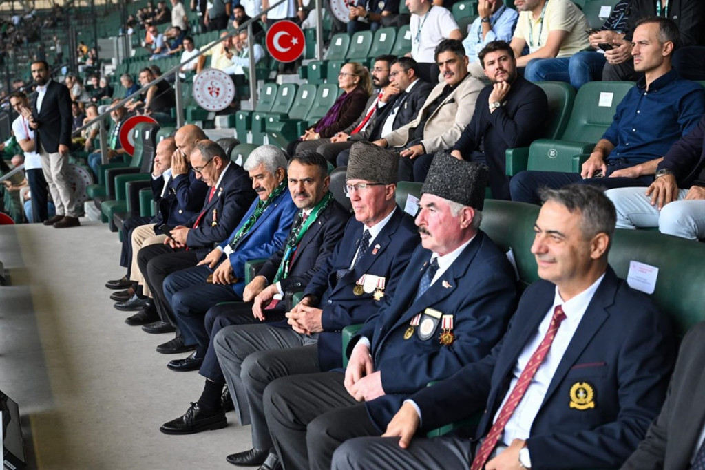 Kocaelispor maçını gazilerle izlediler
