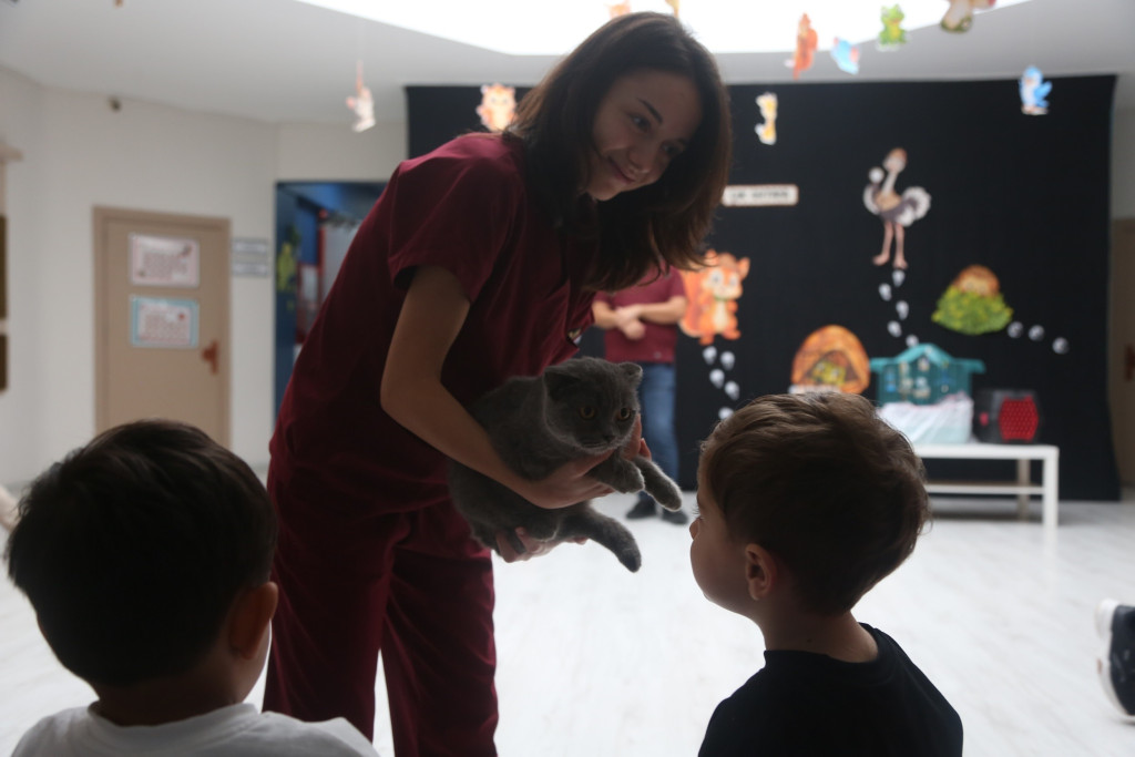 Anaokulu öğrencilerine veteriner hekimlik mesleği tanıtıldı