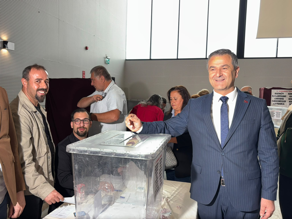 Lütfü Obuz herkesi kucakladı! Oyunu kullandı