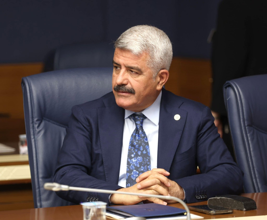 Sadettin Hülagü, acı haberi duyurdu!