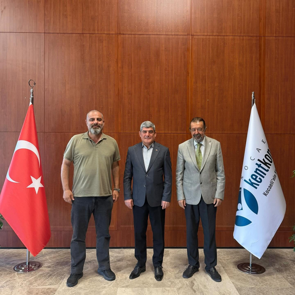 Mavi Kocaeli’den Ceyhun Yalçın’a hayırlı olsun ziyareti