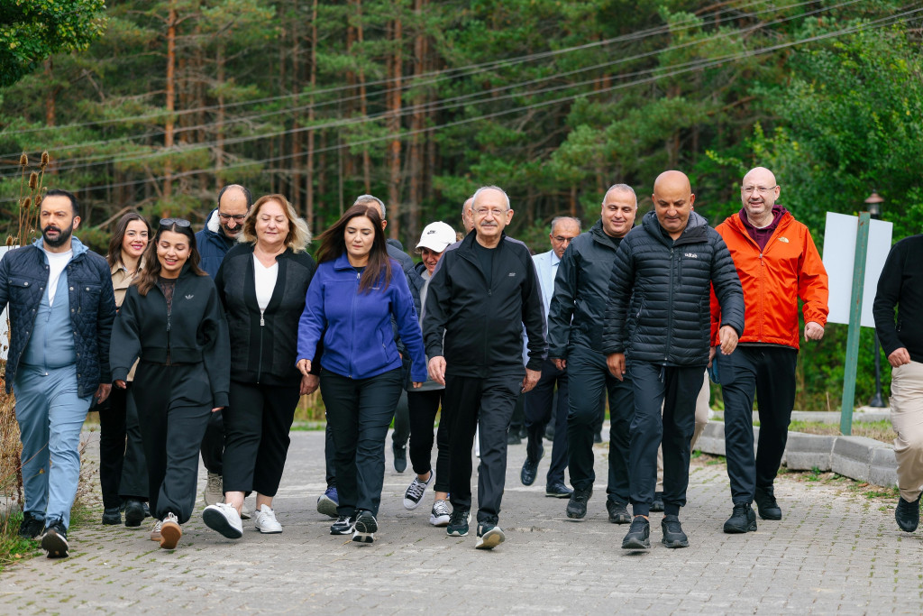 Kılıçdaroğlu, Abant Gölü çevresinde yürüyüş yaptı