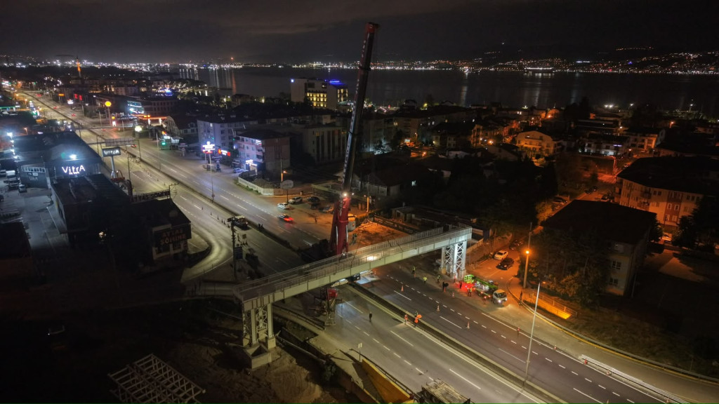 Başiskele Kavşağı’nda gece operasyonu!