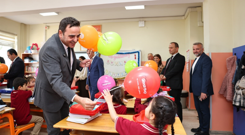 Başiskele'de miniklere kırtasiye hediyesi