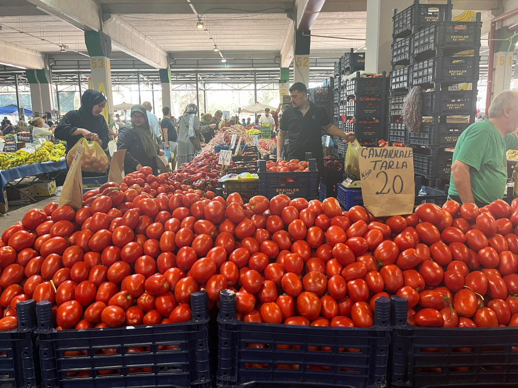 Cumartesi Pazarı’nda kış hazırlığı yoğunluğu!