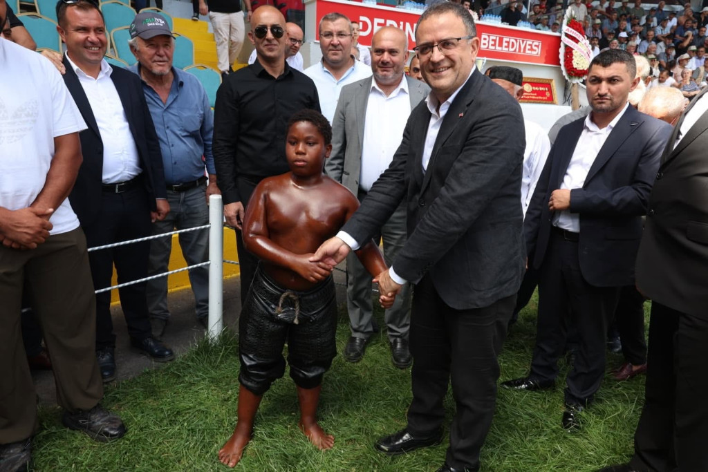 Yağlı güreşin yıldız adayı Derince’deydi