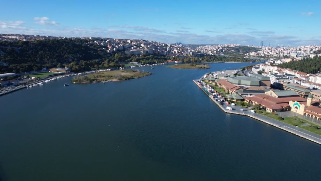 Sahilde ağır koku kabusu! Vatandaşlar tepkili