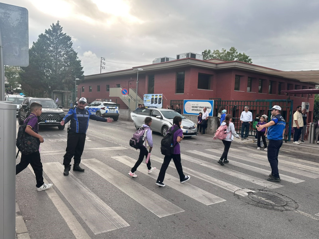 Kocaeli'de okul önlerinde tedbir 