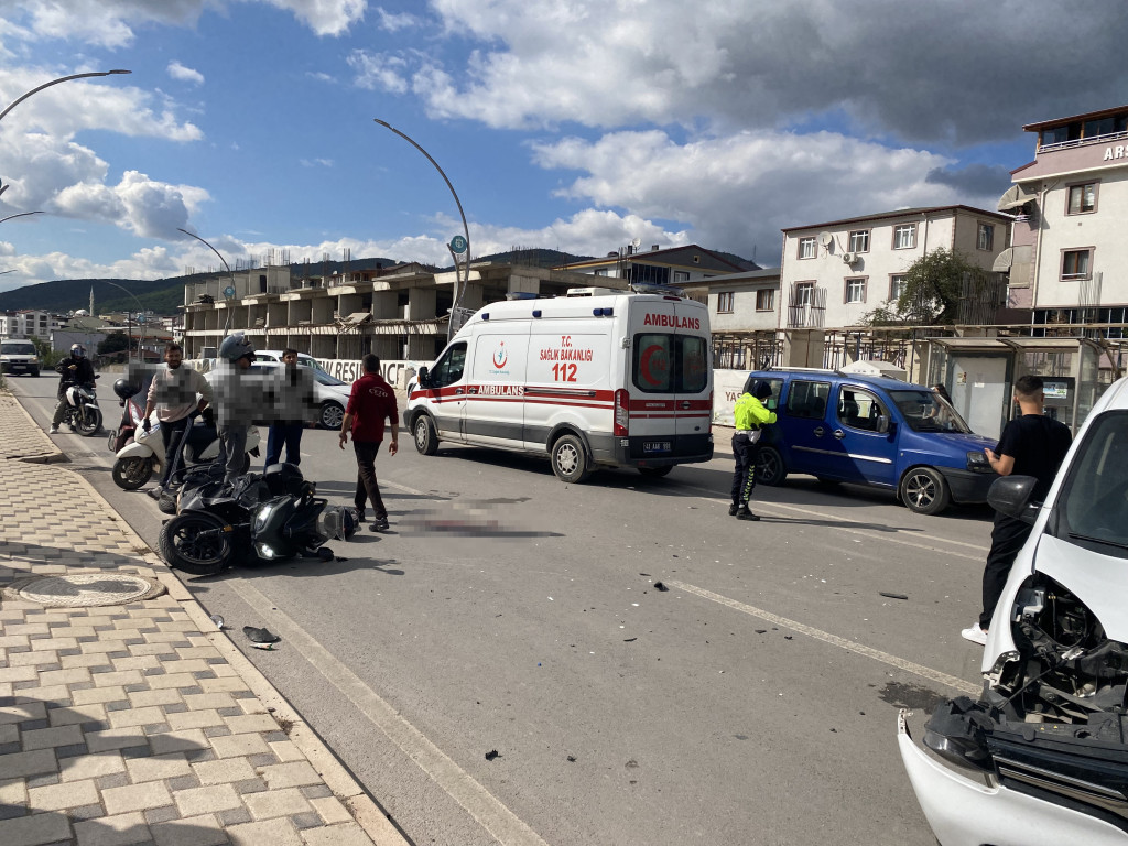 Kocaeli'de feci kaza: Motosikletli ağır yaralandı