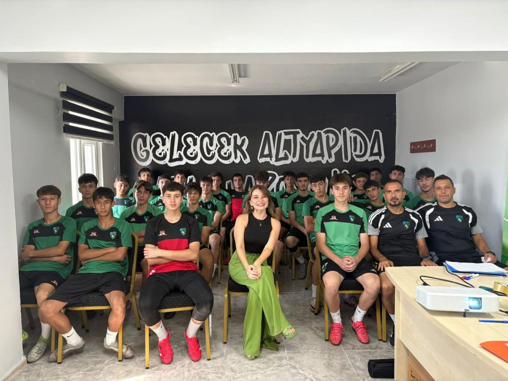 Kocaelispor altyapısında sporcu beslenmesi eğitimi