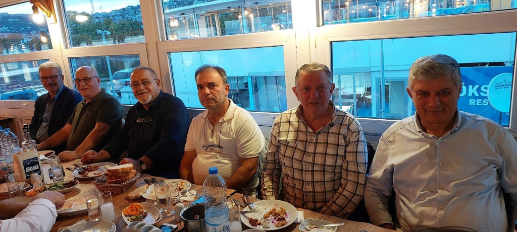 Eski Dostlar sezonu teknede balıkla açtı