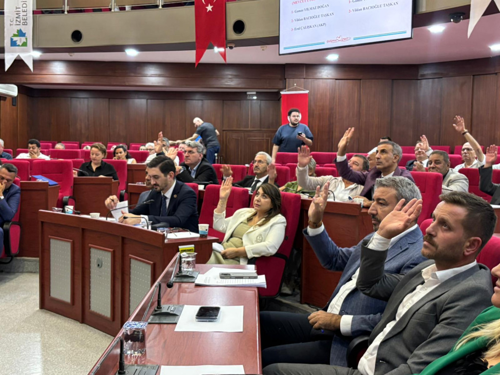 İzmit Meclisi’nde komisyonlar yeniden şekillendi!