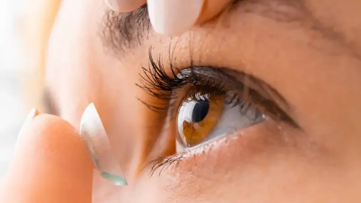 Kontakt lens kullananlar dikkat! Göz sağlığını tehdit eden 5 kritik hata