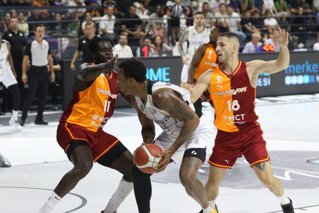 Çayırova, hazırlık maçında Galatasaray ile oynadı