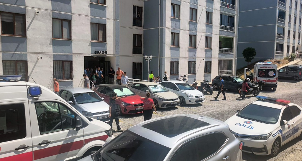 Aynı dairede 2 kişi ölü bulundu