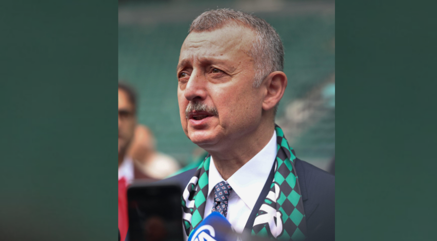 Tahir Büyükakın’dan tebrik