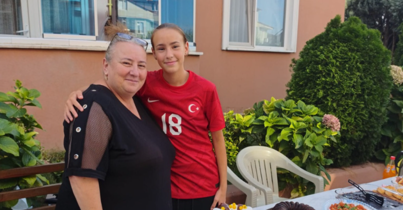 Nursel hanımdan, İzmitli milli futbolcu kızına kutlama!
