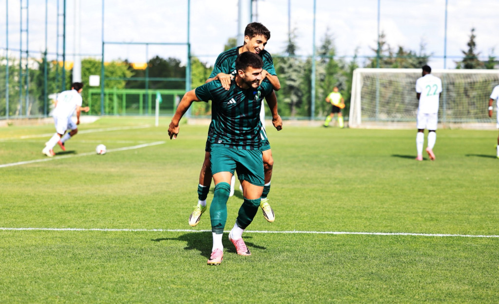 Kocaelispor PAF zirveyi zorluyor