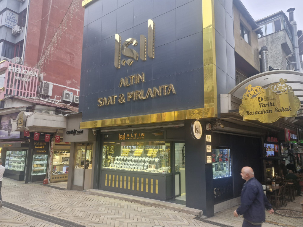 İzmit’in göbeğindeki kuyumcu kapanıyor!